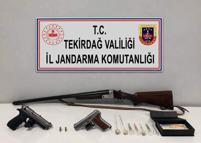 Evinde ruhsatsız silahlar ele geçen şüpheli gözaltında
