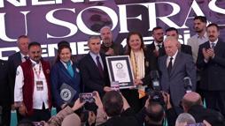 247 metrelik Anadolu Sofrası dünyanın en büyüğü olarak Guinness Rekorlar Kitabı’na girdi