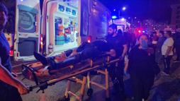 Adana'da hafif ticari araç kanala düştü: 2 yaralı