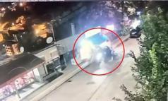 Otomobilin çarpmasıyla 6 kişinin yaralandığı kaza kamerada