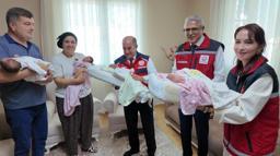Dördüzleri olan aileye Bakan Göktaş’tan tebrik
