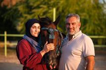 At tutkusu, baba-kızı binicilik eğitmeni yaptı