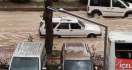Mersin'de sağanak nedeniyle yolları su bastı