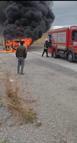 Van’da seyir halindeyken alev alan kamyonet yandı