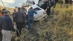 Elazığ’da şarampole yuvarlanan otomobildeki 3 kişi yaralandı