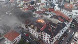 Arnavutköy'de 5 katlı binada yangın -1