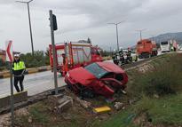 Otobüsle çarpışan otomobildeki karı- koca polis memurları yaralandı