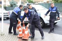 Nilüfer’de kaldırım ve yolları işgal eden tabelalar toplandı