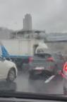 Beylikdüzü'nde kamyonet, metrobüs bariyerine çarptı; trafik yoğunluğu oluştu -1