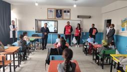Silopi'de öğrencilere diş macunu ve hijyen desteği
