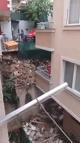 Kağıthane’de sağanağın ardından istinat duvarı çöktü-1
