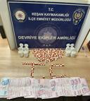Durdurulan araçta 413 sentetik hap ele geçirildi; 4 gözaltı