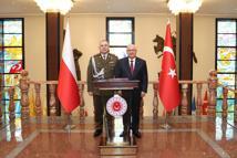 Bakan Güler, Polonya Genelkurmay Başkanı Orgeneral Kukula'yı kabul etti