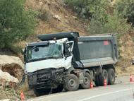 Adıyaman’da kamyonetler çarpıştı; 2 yaralı