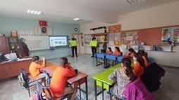 Tokat'ta jandarmadan okullarda güvenlik tedbiri