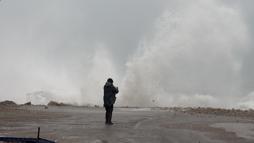 Amasra'da fırtına; dalga boyu 6 metreye ulaştı