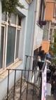 Beyoğlu’nda 'İmdat polis yok mu' diye bağırdı; çıktığı otel tabelasından düşerek yaralandı