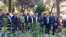 Türkiye'nin ilk kadın muhtarı Gül Esin, mezarı başında anıldı