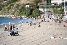 Kuşadası'nda ekim ayında turistlerin deniz keyfi