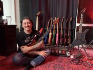 Tutkusu olan müziği seçti, arkadaşlarıyla kurduğu online platformla binlerce kişiye gitar dersi veriyor