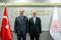Bakan Uraloğlu, Kırgızistan’ın Ankara Büyükelçisi Kazakbaev ile bir araya geldi