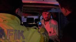 Bursa’da polisten kaçarken trafik lambasına çarpan alkollü sürücüye 420 bin lira ceza