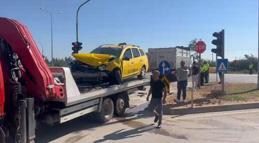 Silifke'de otomobil ile taksi çarpıştı: 1'i ağır 5 yaralı