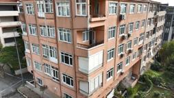 Eyüpsultan’da kolonları patladığı için mühürlenen bina havadan görüntülendi