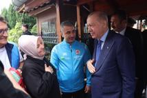 Cumhurbaşkanı Erdoğan, İstanbul Kastamonuspor kulübünü ziyaret etti