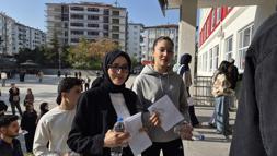 Anne ve kızı, aynı okulda KPSS'ye girdi