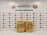 İstanbul Havalimanı'nda 25 kilogram esrar ele geçirildi; 2 gözaltı