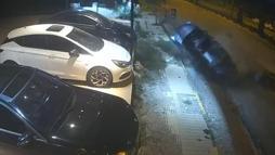 Kontrolden çıkan otomobil, park halindeki araca çarptı; kaza kamerada