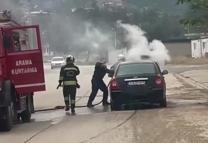 Gaziantep’te Park halindeki otomobil yandı