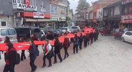 Çorum’da 103 metrelik bayrakla ‘Cumhuriyet Yürüyüşü’ düzenlendi