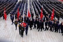 Devlet erkanı Anıtkabir'i ziyaret etti