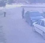 Park halindeki otomobilden saat çaldı; hırsızlık anı kamerada