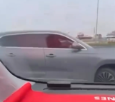 Başakşehir’de trafikte tartışan 2 sürücü kamerada