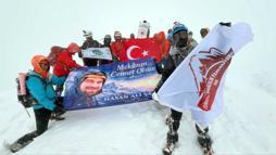 Erciyes Dağı'nda düşüp ölen rehber için anma tırmanışı