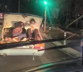 Küçükçekmece’de 2 çocuğun otomobilin bagajındaki tehlikeli yolculuğu kamerada