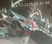 Kadının çantasını alıp kaçan kapkaççı tutuklandı; olay kamerada