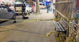 Kaldırımda yürürken motosiktetten açılan ateşle yaralandı