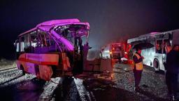 Eskişehir’de iki otobüs ve karavan çarpıştı; 2’si ağır 14 yaralı