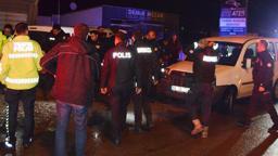 Seyir halindeki otomobilden havaya ateş açan 3 magandayı polis yakaladı