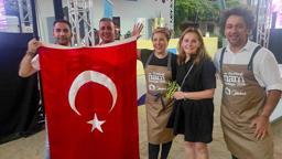 Şef Ebru Baybara Demir, Şili'deki festivalde Türk bayrağını dalgalandırdı