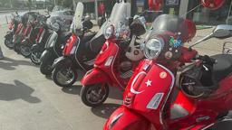 Kadıköy'de toplanan 50 motosikletli 19 Mayıs'ı kutlamak için yola çıktı