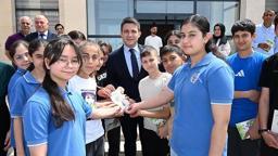 Derik'te öğrencilerin hikayeleri kitaplaştırıldı