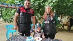 Polis ekibinden Eymen'e doğum günü sürprizi