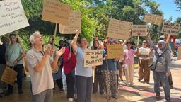 İzmir'de Yakaköy Mahallesi sakinlerinden 'su' eylemi