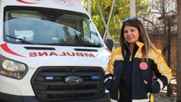 1 çocuk annesi acil tıp teknisyeni Sibel, ambulans da kullanıyor