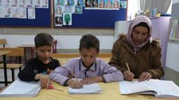 Torununa öğretebilmek için 64 yaşında okuma yazma kursunda